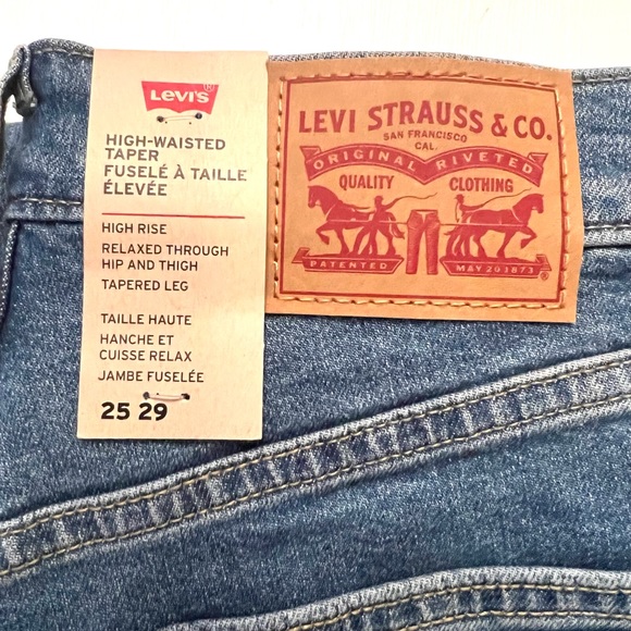 Levi’s High-Waisted Taper Jeans - Picture 4 of 4